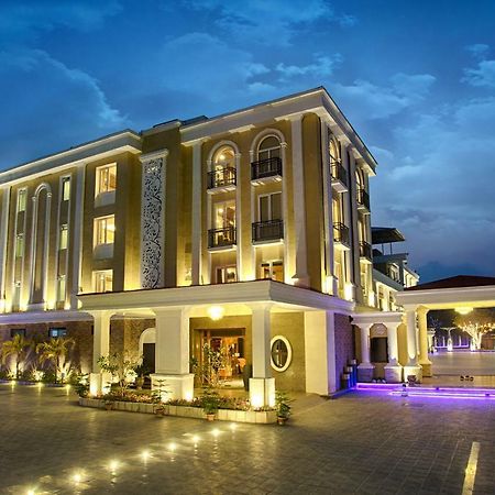 Four Vedas Hotel & Resort Siliguri Exterior foto